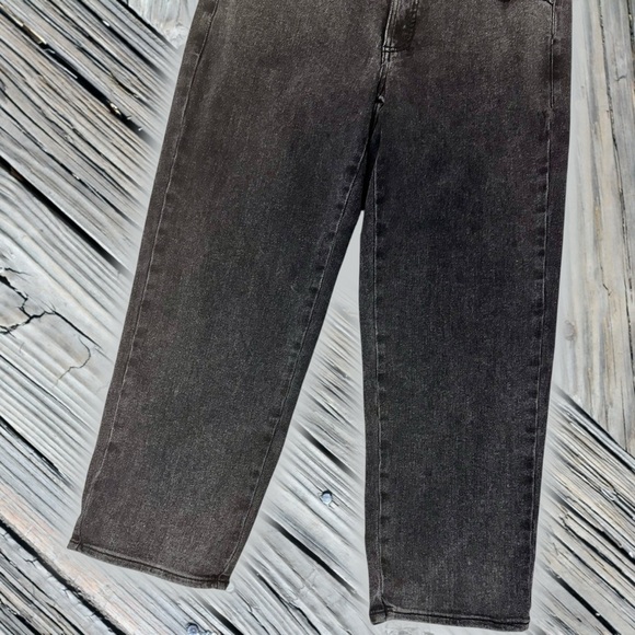 Universal Standard Etta High Rise Straight Leg Jeans 28 Inch in Washed Black 10 - Picture 9 of 16